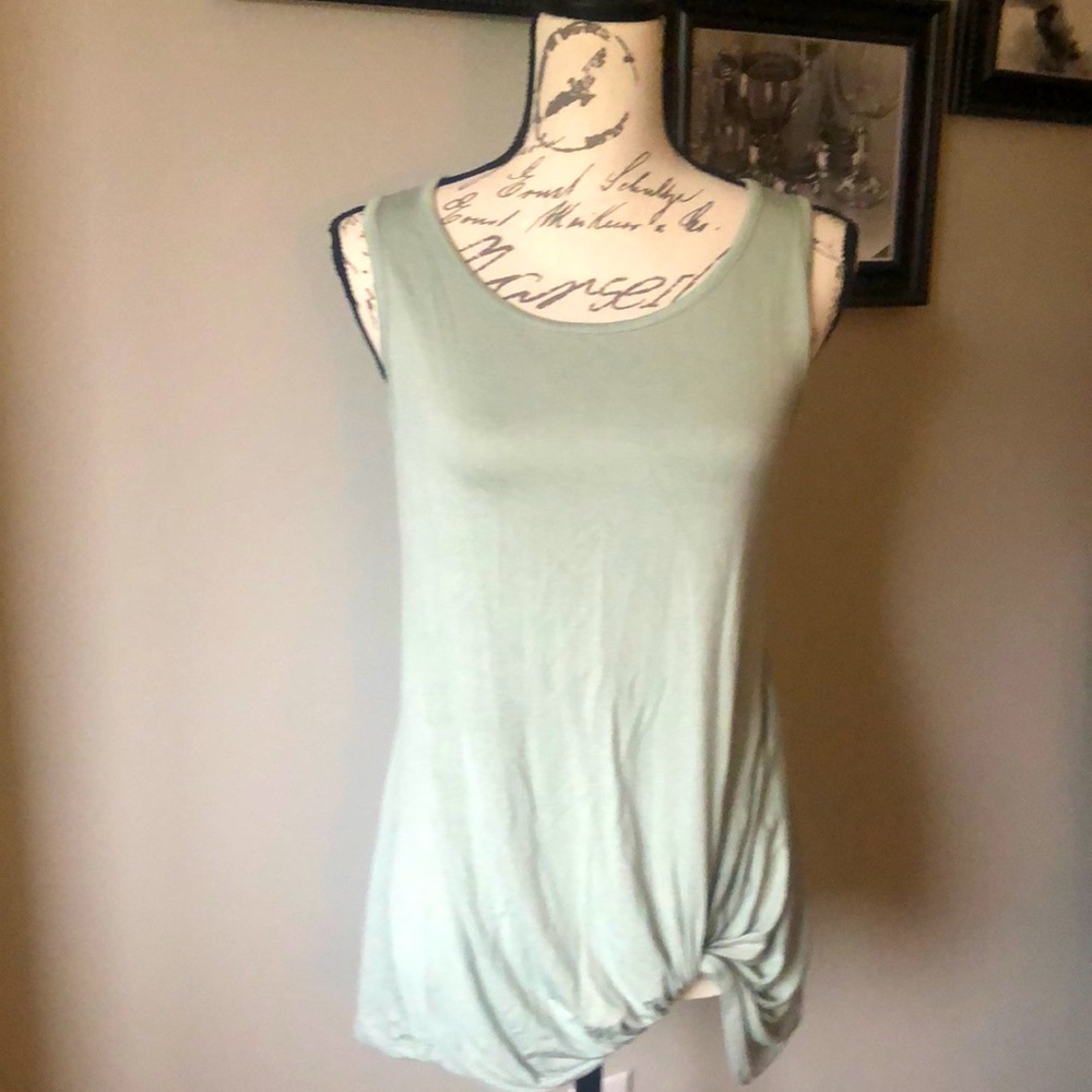 Women’s Sleeveless Top